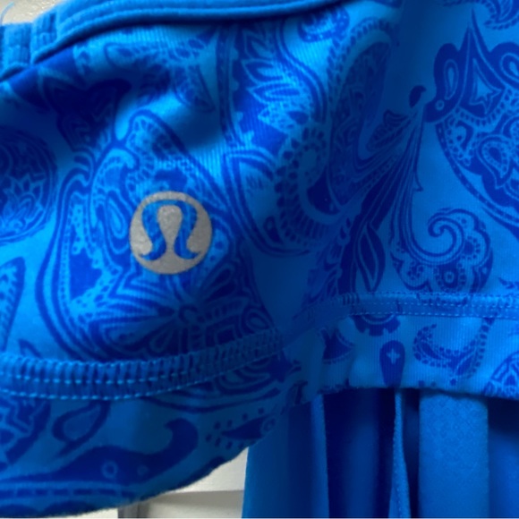 💙Lululemon • blue racer back tank with built in bra - Picture 4 of 4